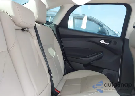 2018 Ford Focus Titanium z USA, uszkodzony, nr VIN 1FADP3J27JL294615